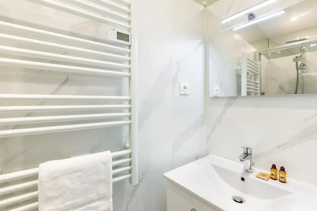 Eiffel Tower - New Renovated 4 People *