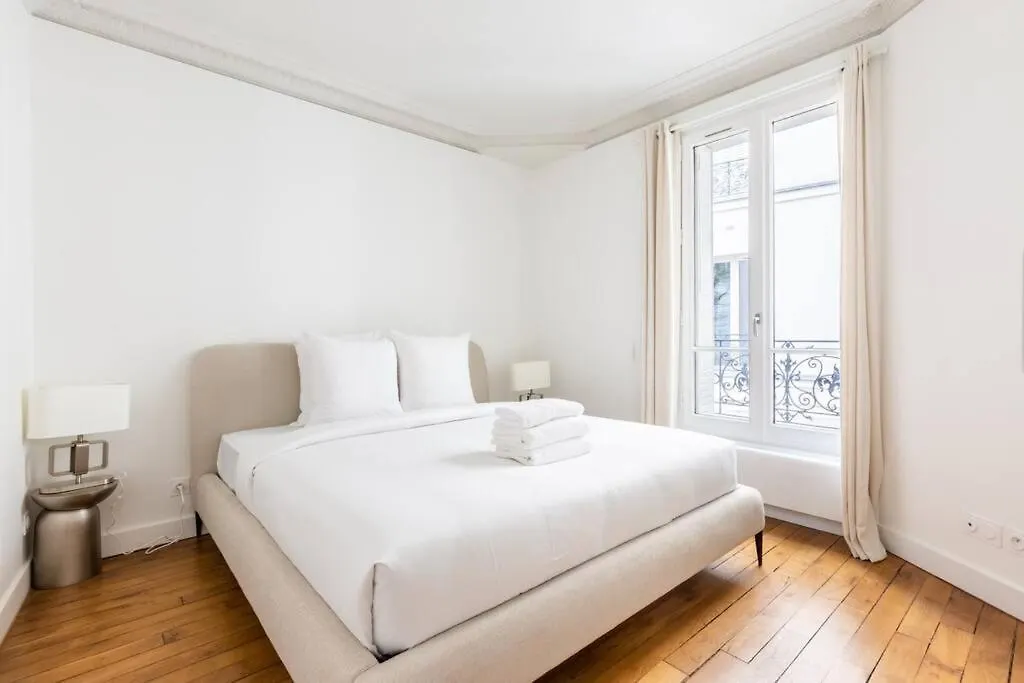 Apartament Eiffel Tower - New Renovated 4 People