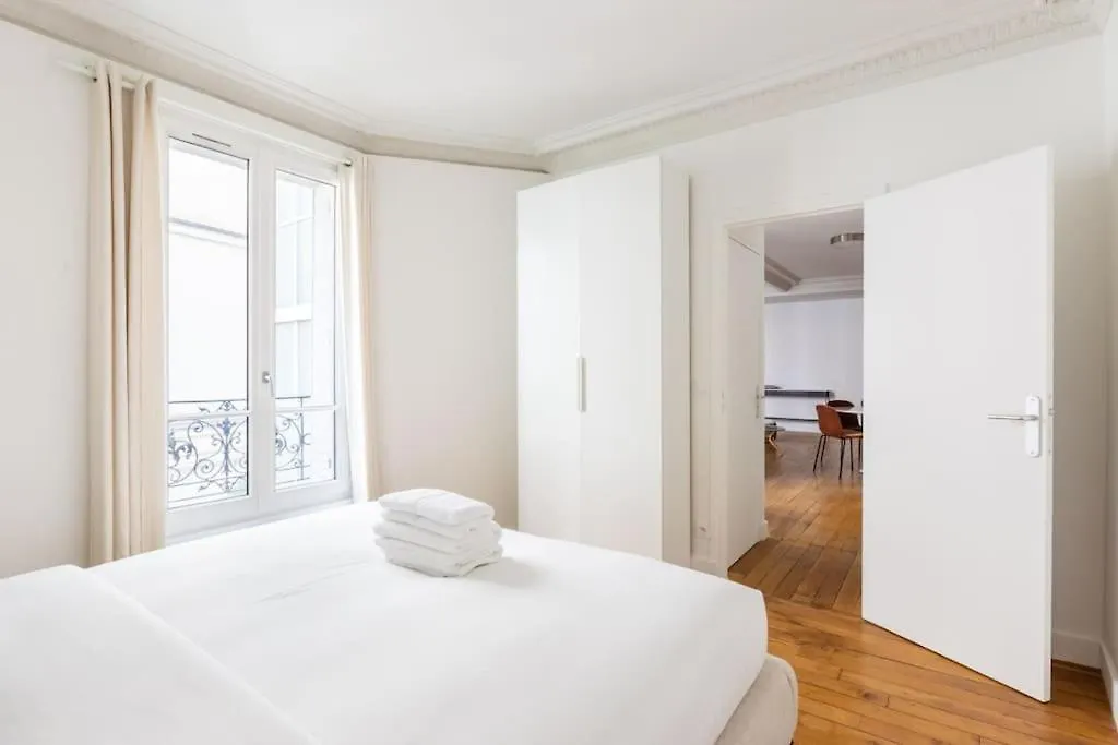 Eiffel Tower - New Renovated 4 People Apartament